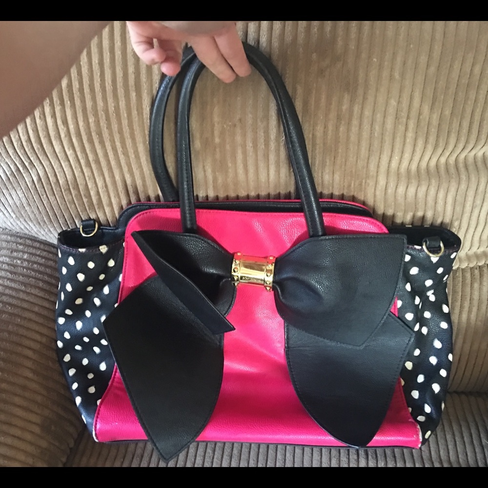 BETSEY JOHNSON BOW TIE POCKETBOOK~PINK & BLACK